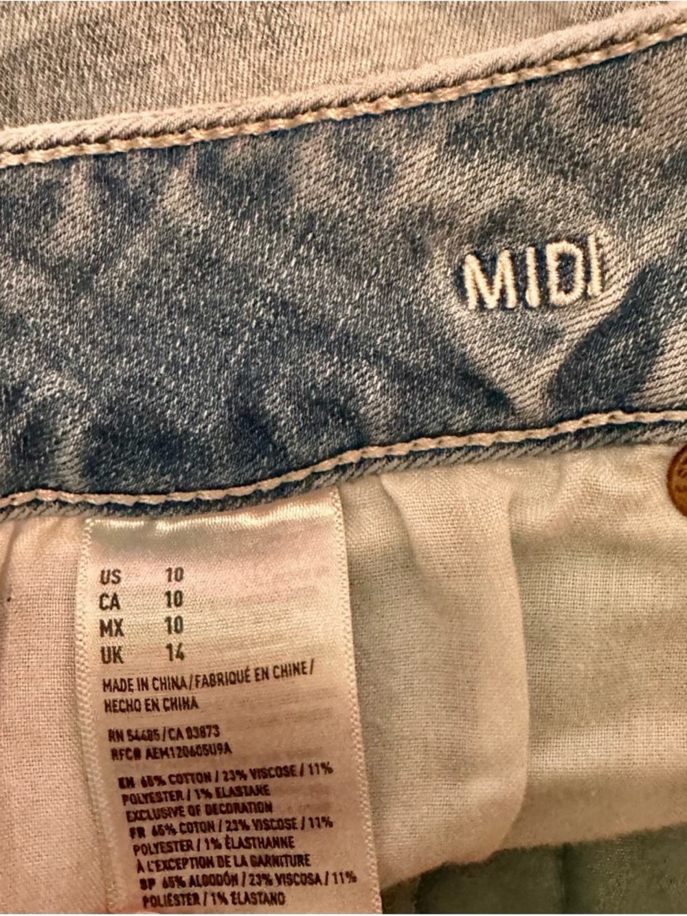 American Eagle Light Wash Distressed women’s Denim Shorts size 10 - Picture 4 of 4